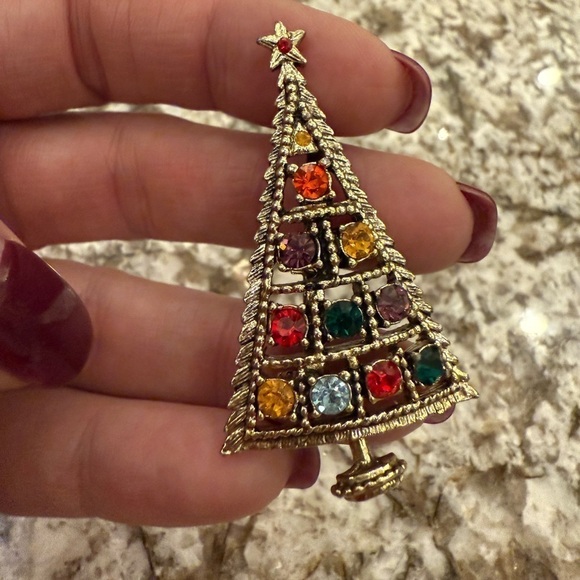 Vintage quality Christmas tree brooch adorned in shimmery stones - Picture 11 of 11
